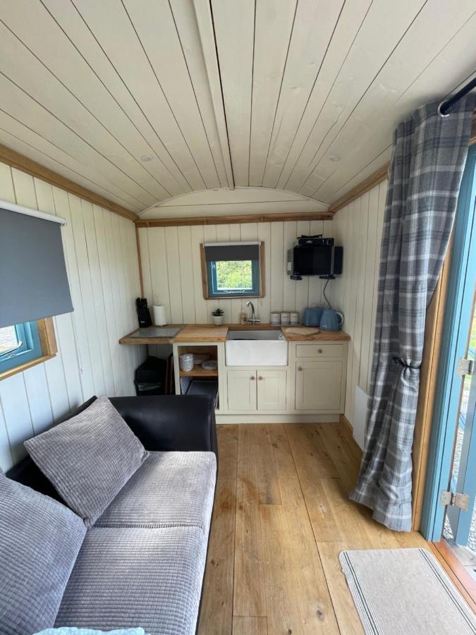 The Shepards Hut Apartment Llwyn-Dafydd Exterior photo