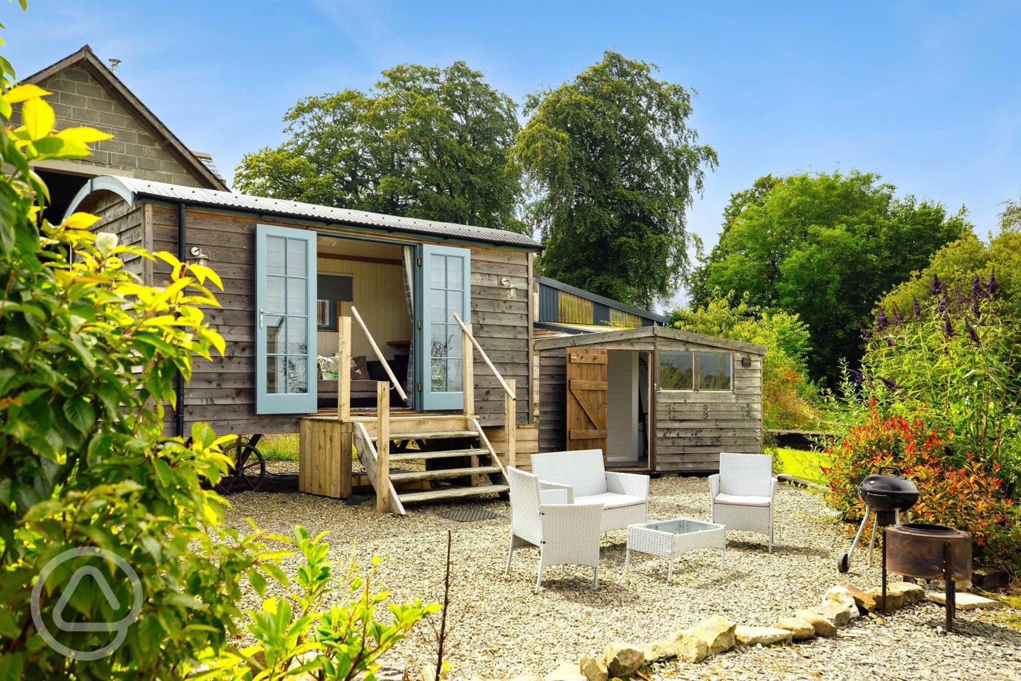The Shepards Hut Apartment Llwyn-Dafydd Exterior photo